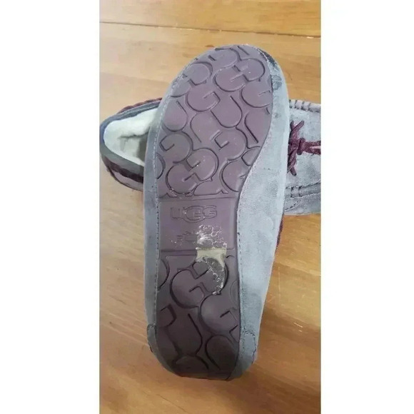 UGG Australia Brett slippers womens size 7 grey and‎ purple runs big suede - Picture 7 of 7